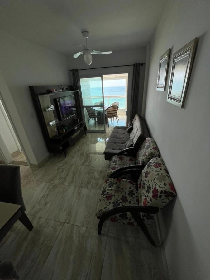 Mongagua Com Vista Para O Mar Pe Na Areia Buitenkant foto